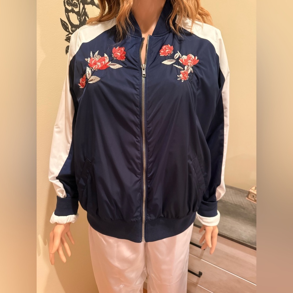 Torrid Size 00 Navy Floral Embroidered Bomber Jacket Quilted Lined Zip Up